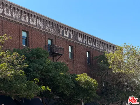 215 S Santa Fe Avenue