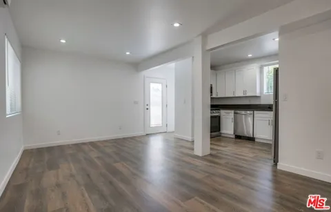869 Glenway Drive