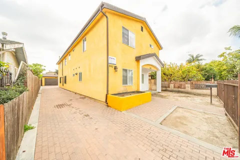 838 E 80th Street