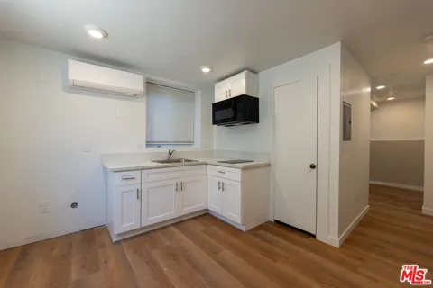 1420 Alvarado Terrace