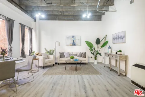 312 W 5th Street