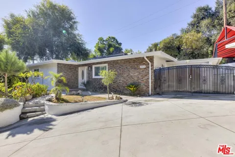 4923 Burgoyne Lane