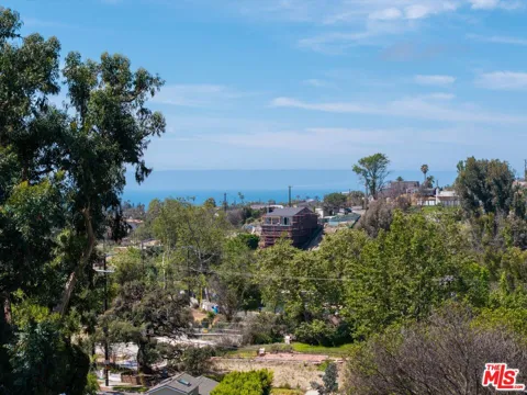 1025 Las Pulgas Road