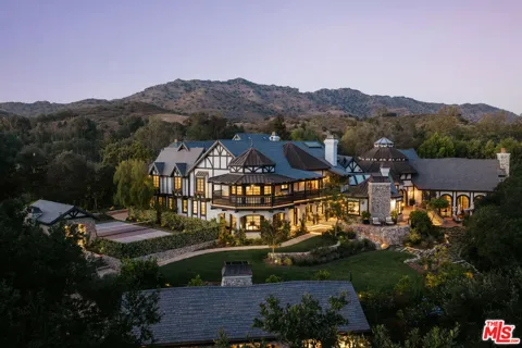 5076 Island Forest Place
