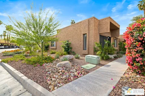 2400 Los Coyotes Drive