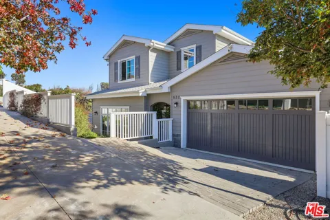 832 LAS LOMAS AVENUE