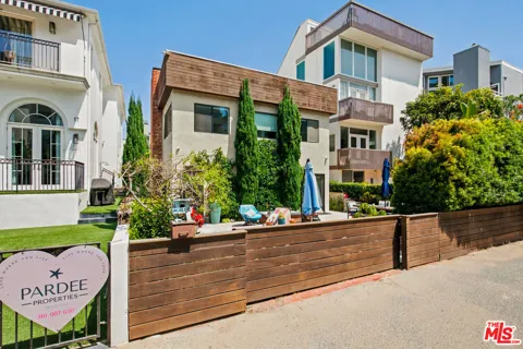 23 Privateer Street