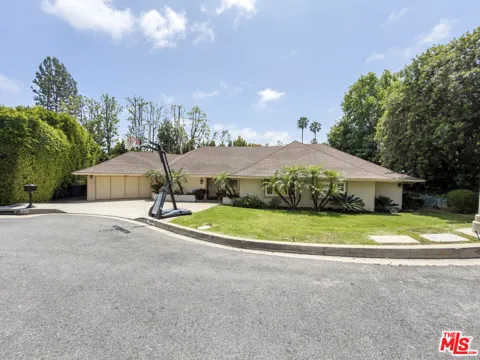 1094 Garden Lane