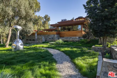 126 Summit Road