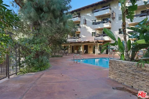 2700 Cahuenga Boulevard