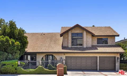 8004 Oceanus Drive