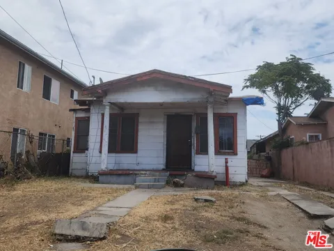 7004 S San Pedro Street