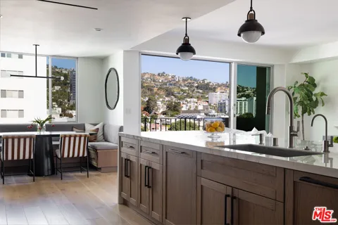 818 Doheny Drive