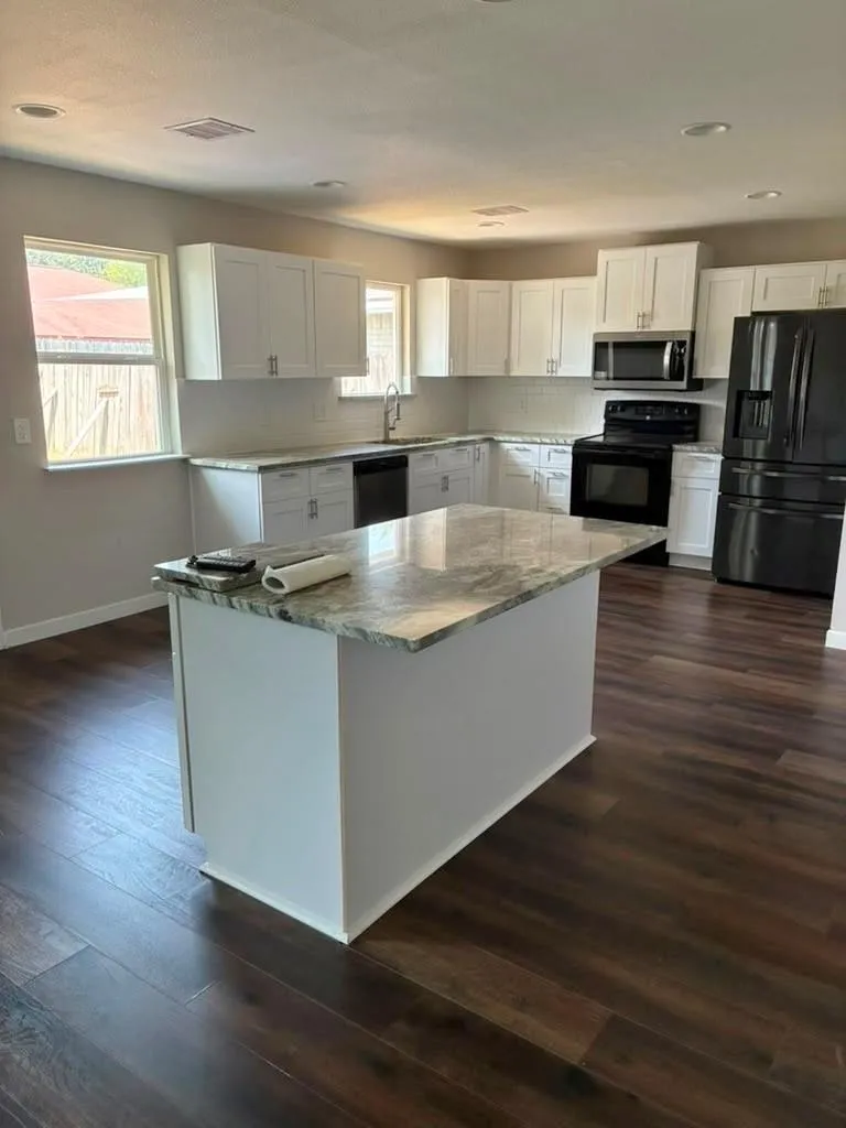 9815 Rocky Hollow Road La Porte, TX 77571