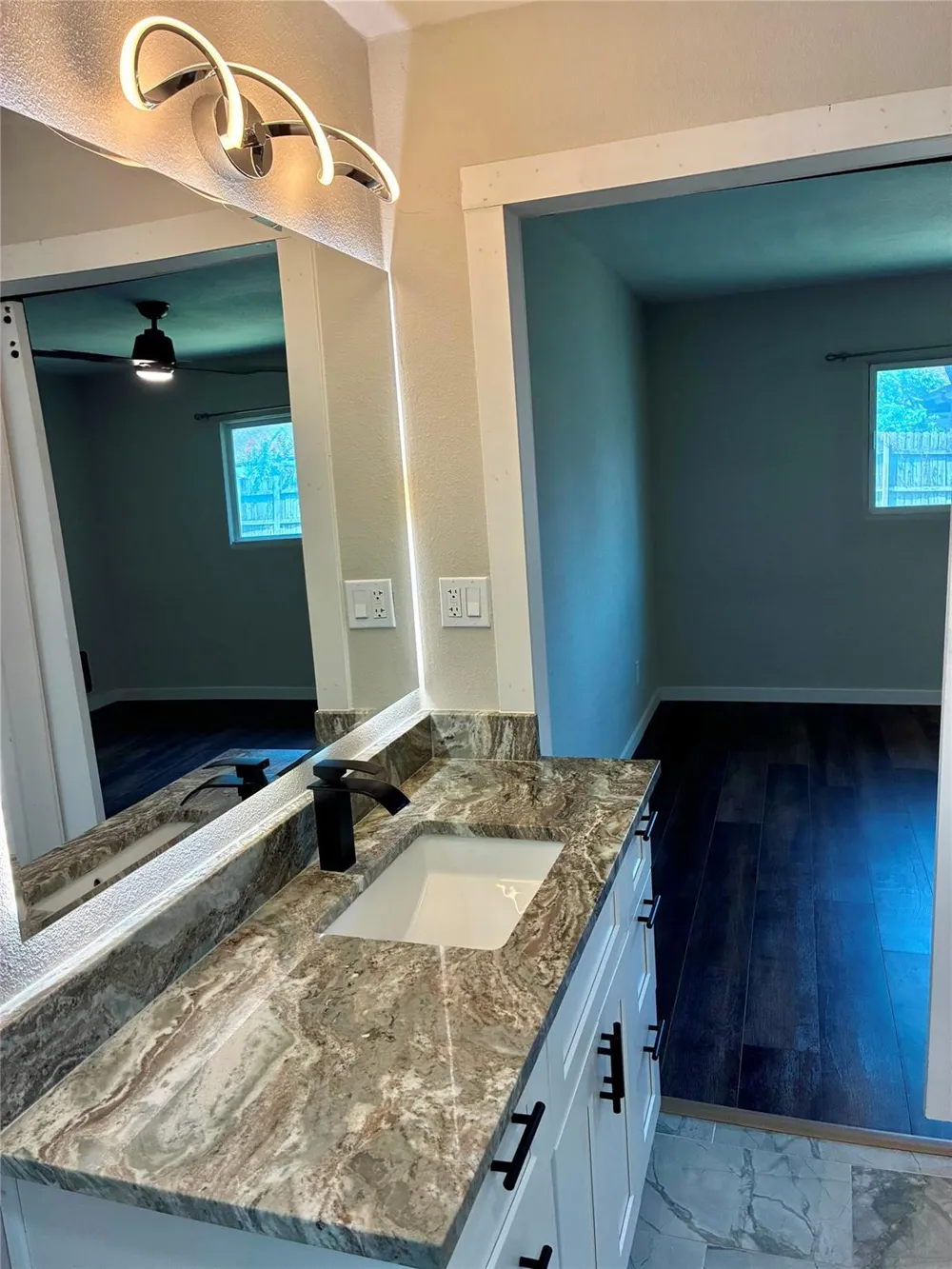 9815 Rocky Hollow Road La Porte, TX 77571