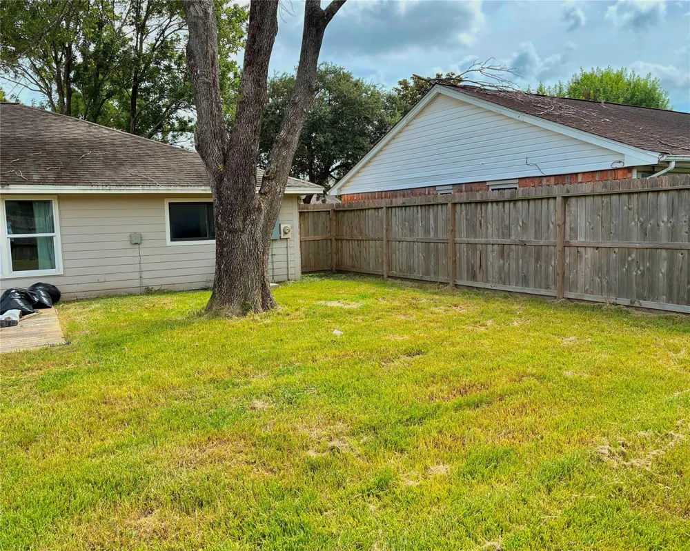 9815 Rocky Hollow Road La Porte, TX 77571