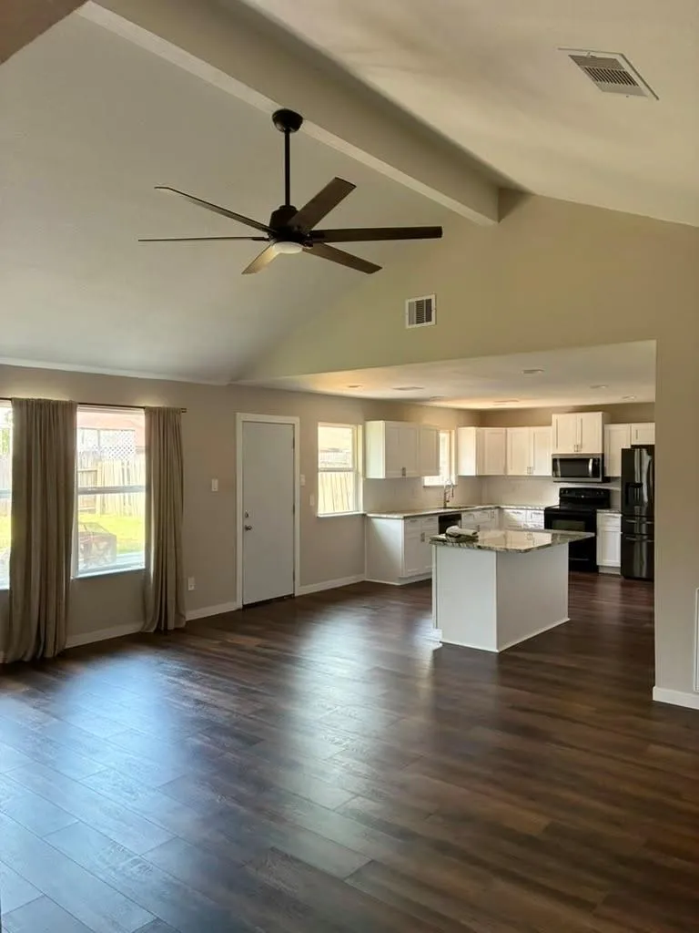 9815 Rocky Hollow Road La Porte, TX 77571