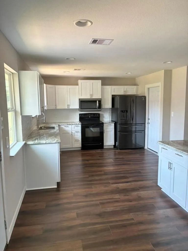 9815 Rocky Hollow Road La Porte, TX 77571