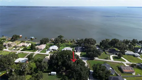 LAKESIDE DRIVE