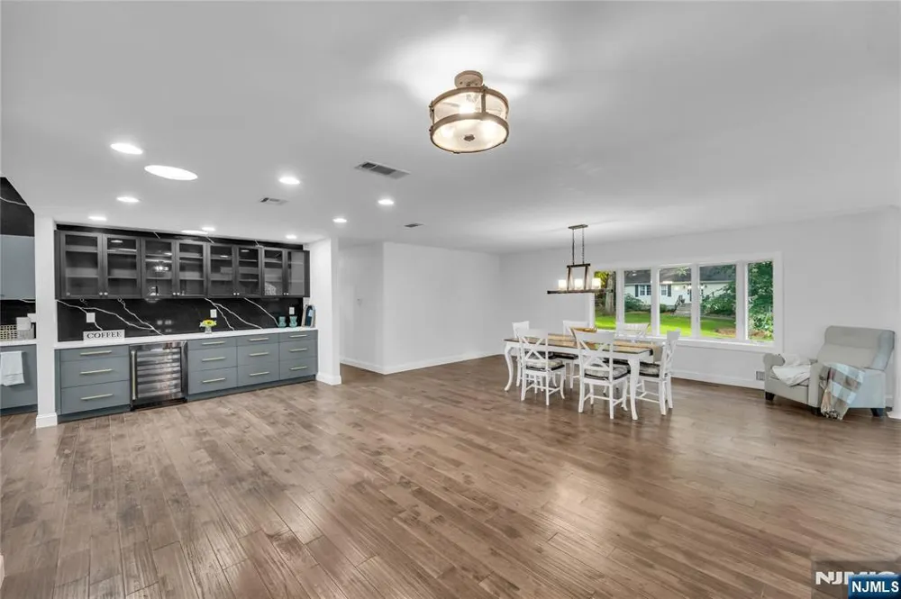 12 Haring Drive Old Tappan, NJ 07675