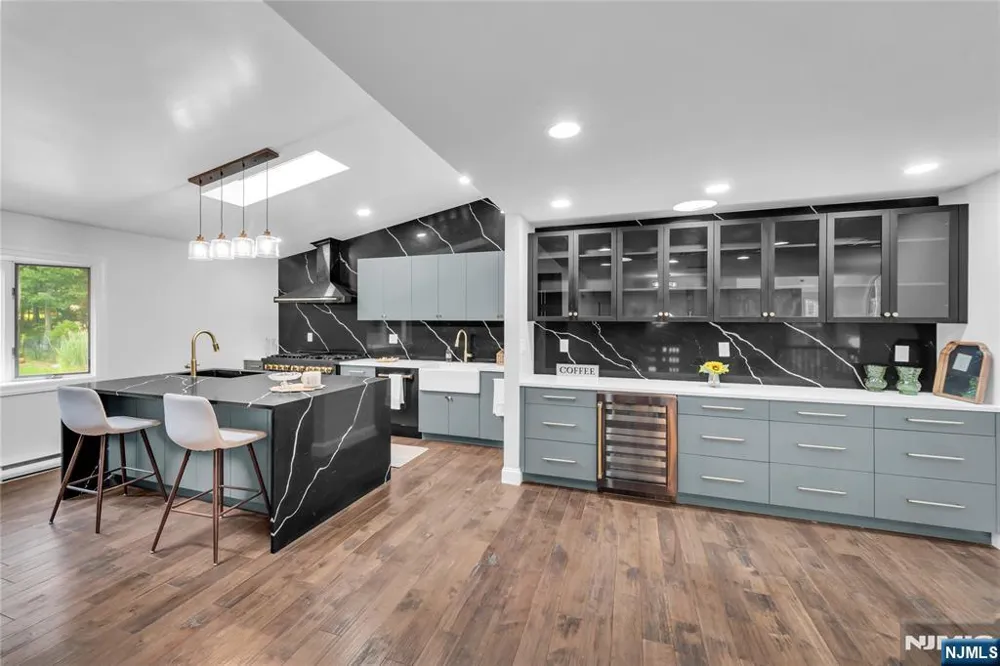 12 Haring Drive Old Tappan, NJ 07675