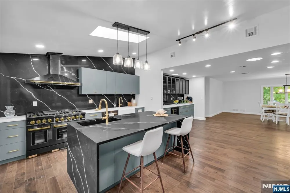 12 Haring Drive Old Tappan, NJ 07675