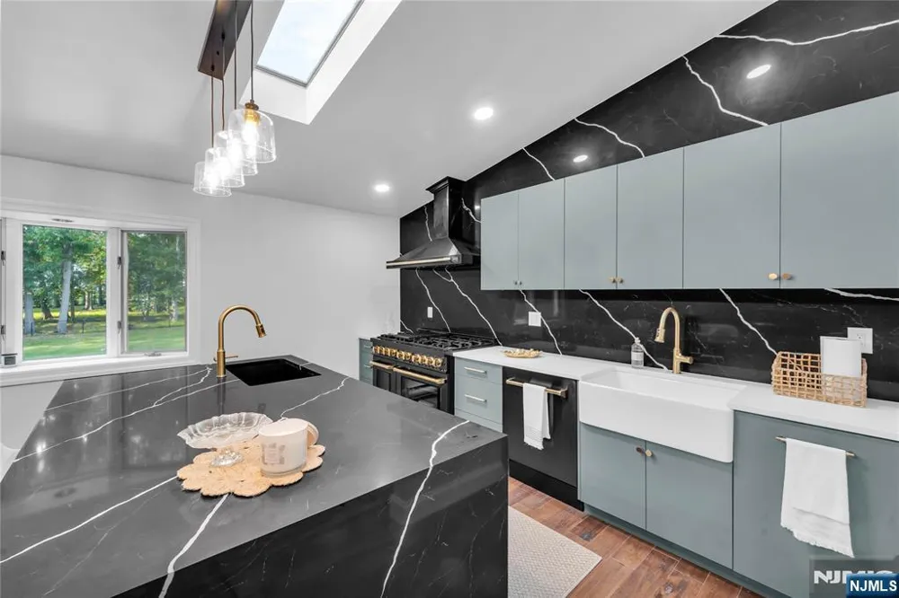 12 Haring Drive Old Tappan, NJ 07675