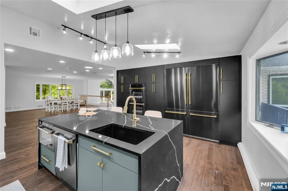 12 Haring Drive Old Tappan, NJ 07675