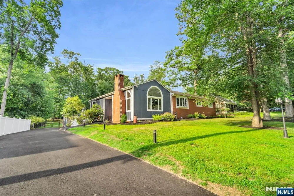 12 Haring Drive Old Tappan, NJ 07675