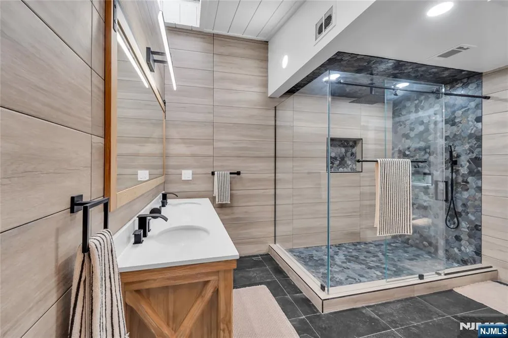 12 Haring Drive Old Tappan, NJ 07675