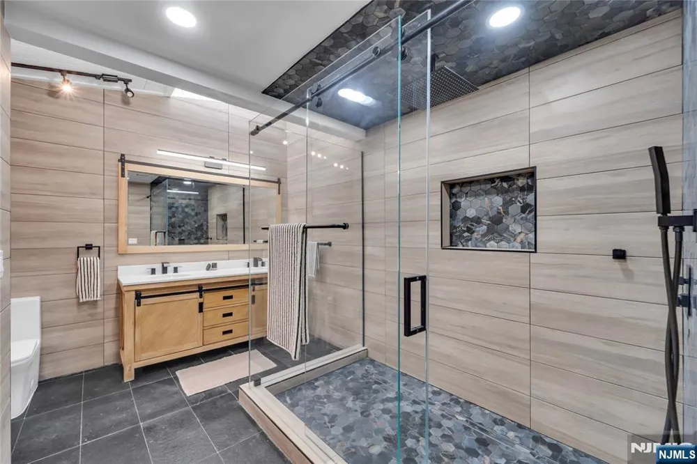 12 Haring Drive Old Tappan, NJ 07675