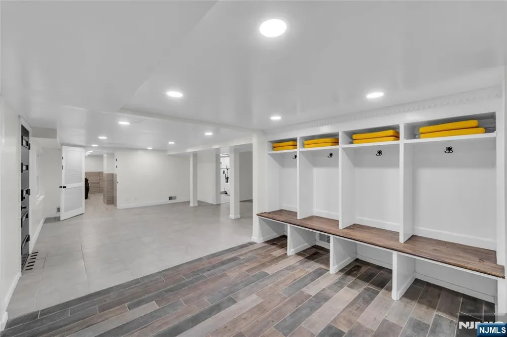 12 Haring Drive Old Tappan, NJ 07675