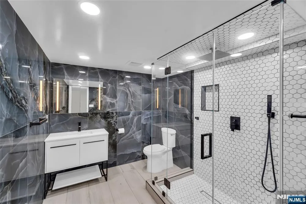 12 Haring Drive Old Tappan, NJ 07675