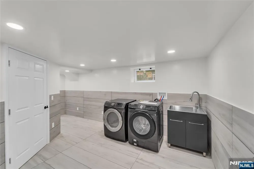 12 Haring Drive Old Tappan, NJ 07675