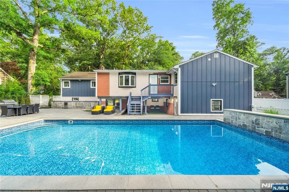 12 Haring Drive Old Tappan, NJ 07675