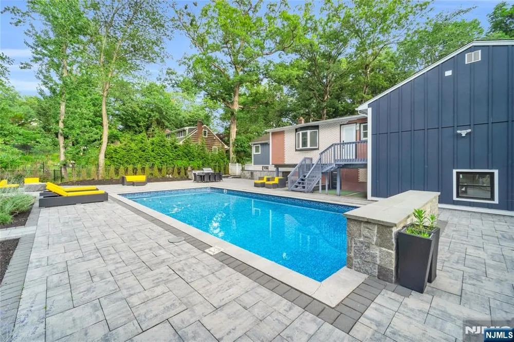 12 Haring Drive Old Tappan, NJ 07675
