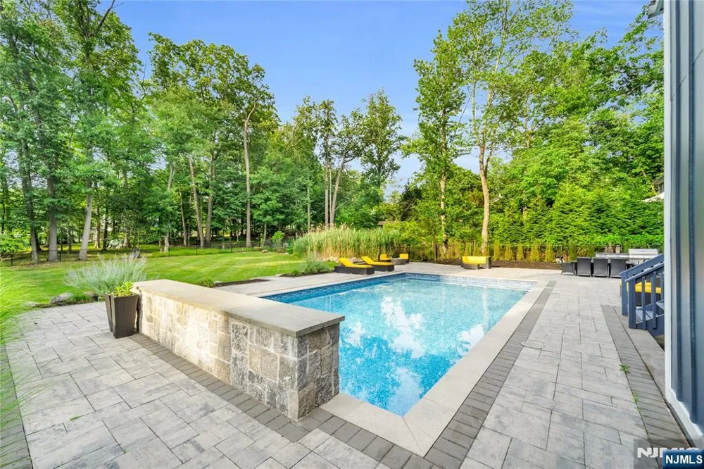 12 Haring Drive Old Tappan, NJ 07675