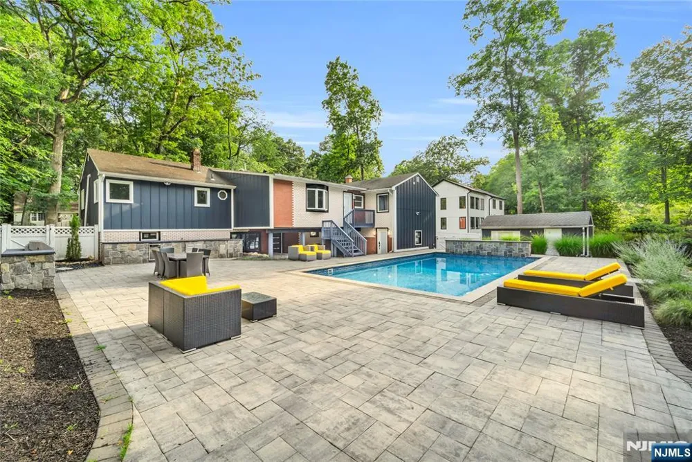 12 Haring Drive Old Tappan, NJ 07675
