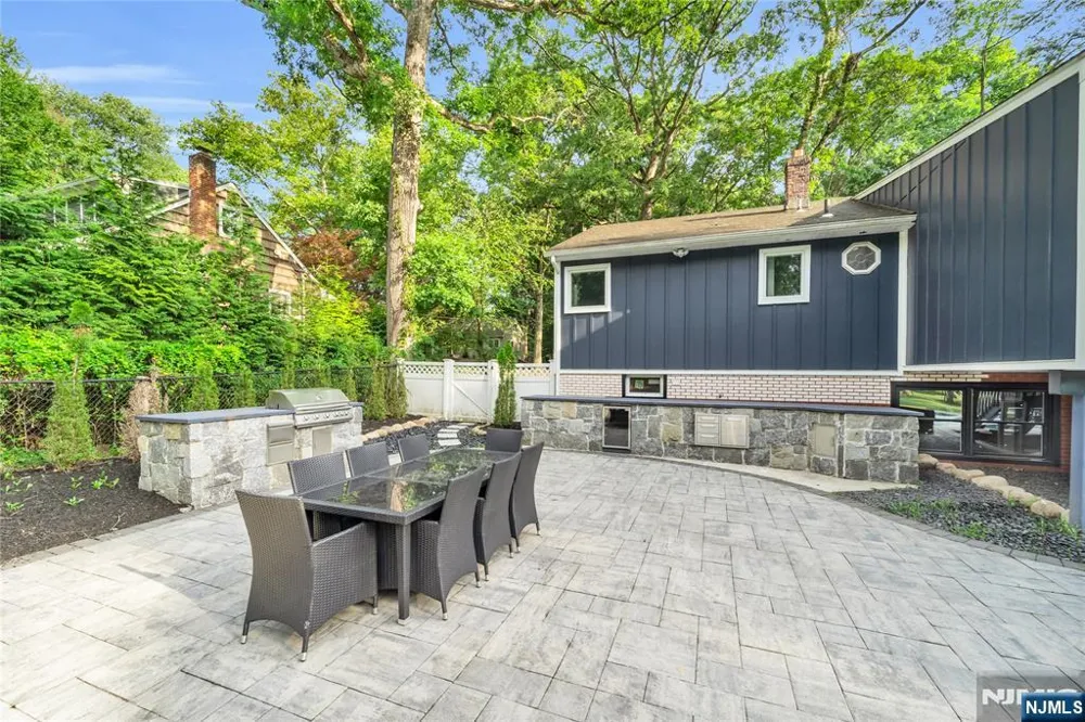 12 Haring Drive Old Tappan, NJ 07675