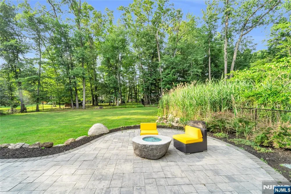 12 Haring Drive Old Tappan, NJ 07675