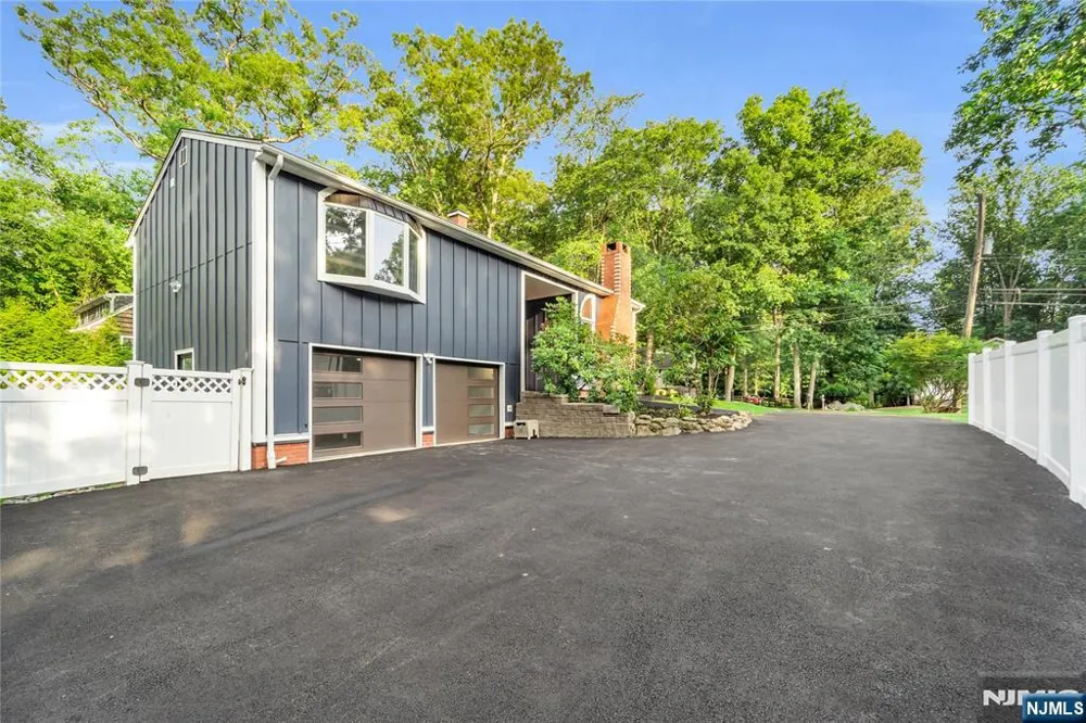 12 Haring Drive Old Tappan, NJ 07675