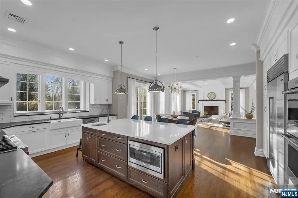 106 Koch Lane Old Tappan, NJ 07675