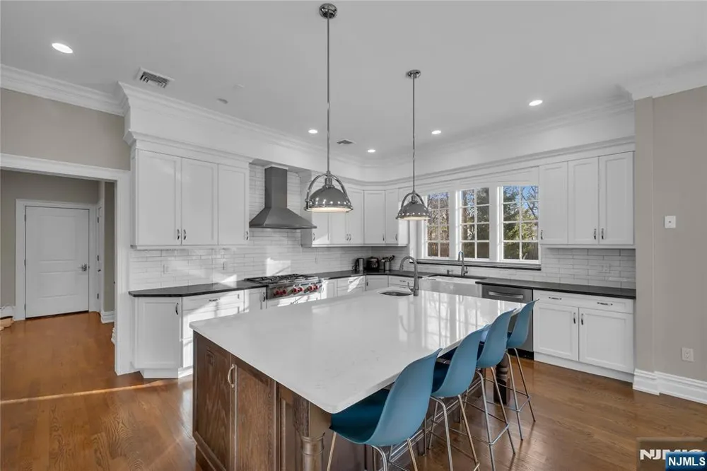 106 Koch Lane Old Tappan, NJ 07675