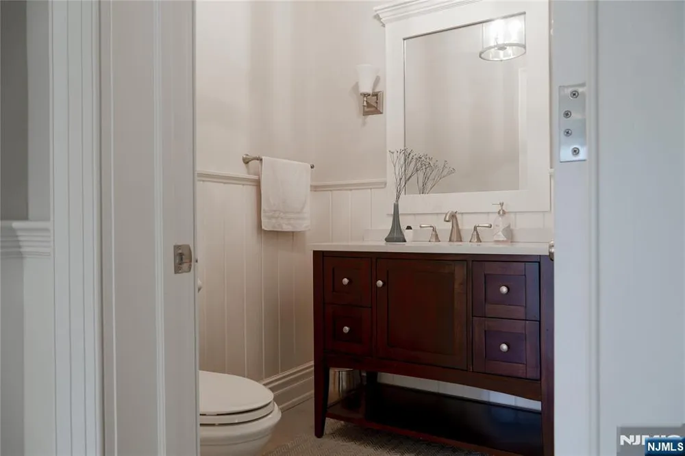 106 Koch Lane Old Tappan, NJ 07675