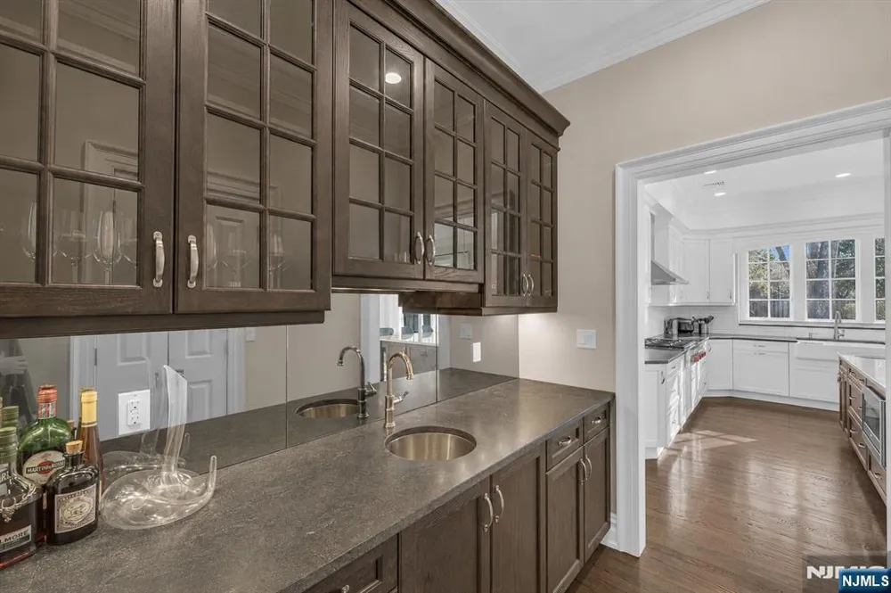 106 Koch Lane Old Tappan, NJ 07675