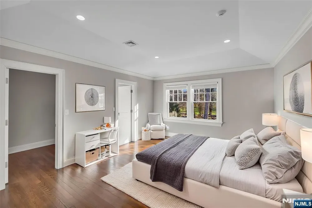106 Koch Lane Old Tappan, NJ 07675