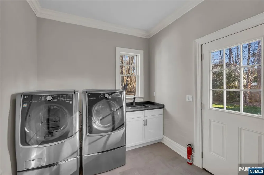 106 Koch Lane Old Tappan, NJ 07675