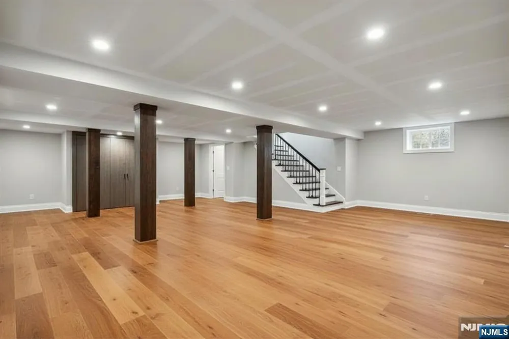 106 Koch Lane Old Tappan, NJ 07675