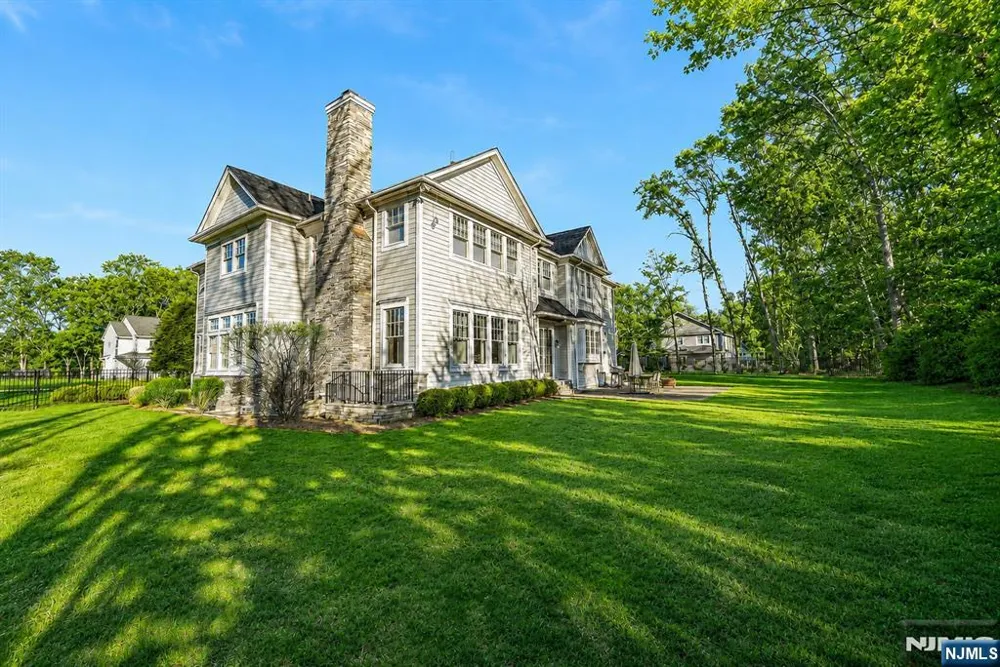 106 Koch Lane Old Tappan, NJ 07675