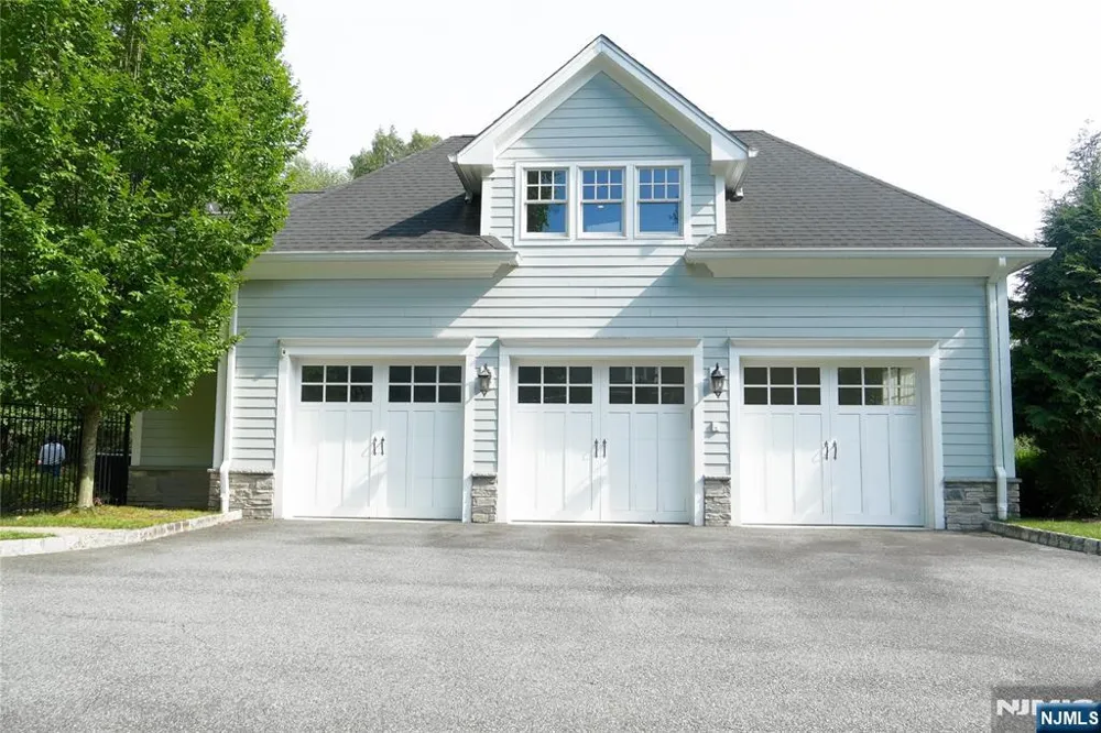 106 Koch Lane Old Tappan, NJ 07675